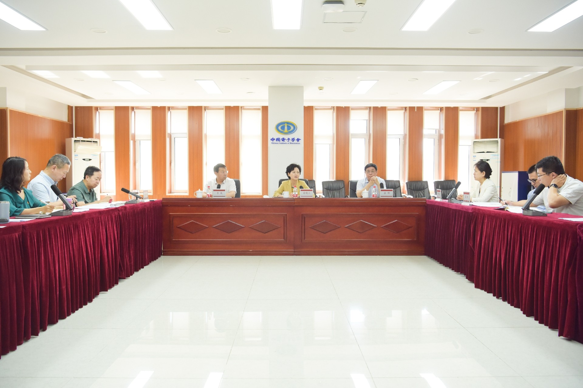 乐鱼APP官网登录入口传达学习习近平总书记在全国科技大会、国家科学技术奖励大会、两院院士大会上的重要讲话精神