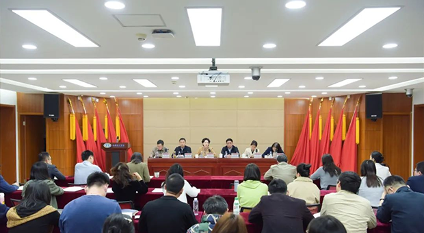 乐鱼APP官网登录入口召开传达学习贯彻全国两会精神大会